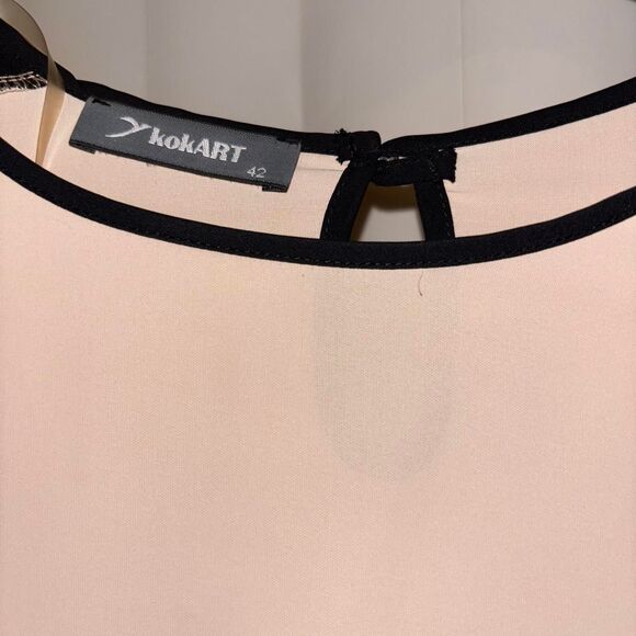 Women's Blouse with sleeve accent - Picture 5 of 5